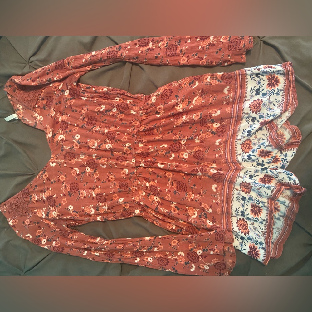 Mudd pink flowered romper. Size xs. Good condition.